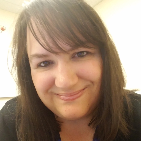 Meet your Posher, Julie - Picture 1 of 2